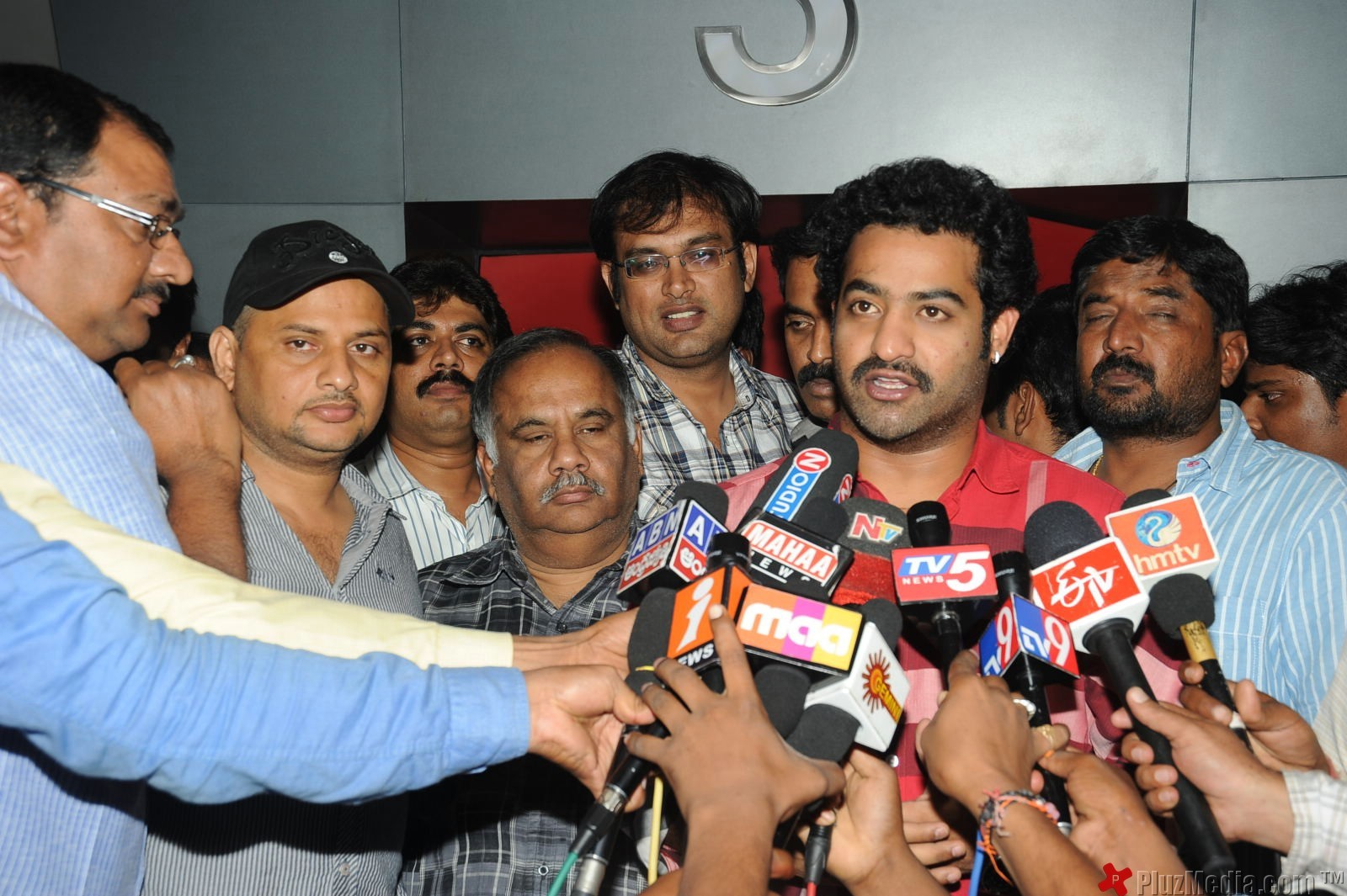 Jr NTR at Oosaravelli Specital Show - Pictures | Picture 96313